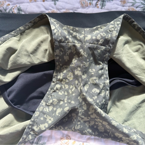 Z by Zella Green Patterned Running Shorts - Picture 4 of 6